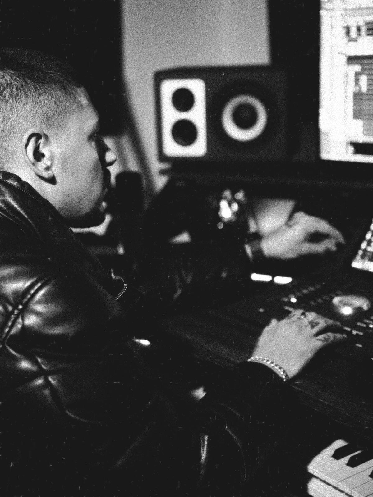 Tigerbeatz in the studio